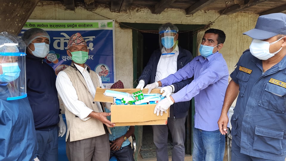 महुली लघुवित्तद्धारा वृद्ध-वृद्धालाई लाक्षित गरी स्वास्थ्य सामाग्री हस्तान्तरण