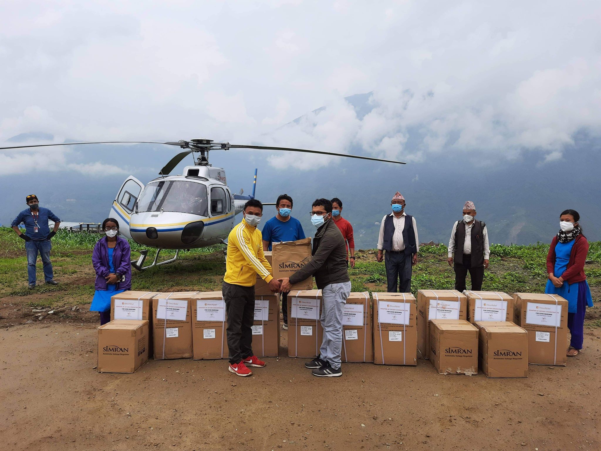 माउण्टेन हर्ट नेपालद्धारा बारपाकका बिरामीका लागि १० थान अक्सिजन कन्सन्ट्रेटर प्रदान
