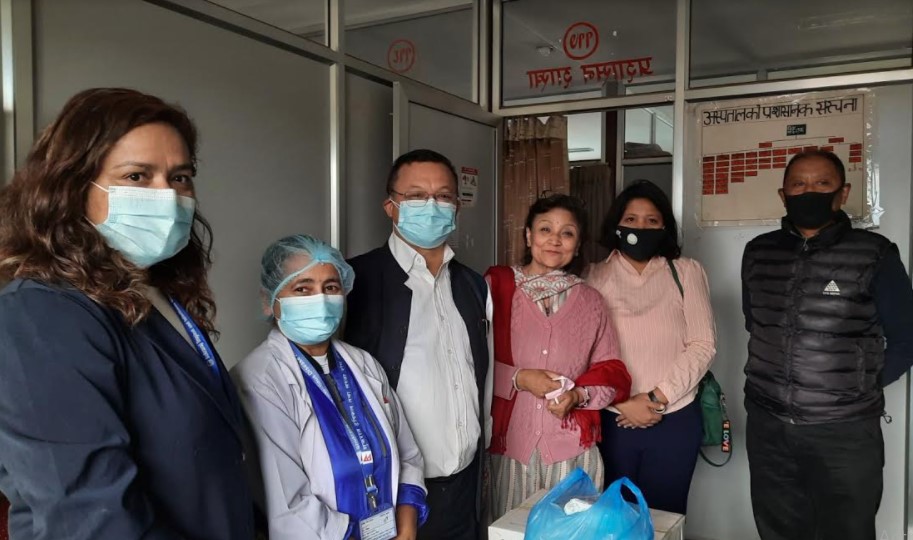 दया फाउण्डेशनद्धारा सामुदायिक तथा सरकारी अस्पतालहरुलाई चिकित्सा उपकरण प्रदान