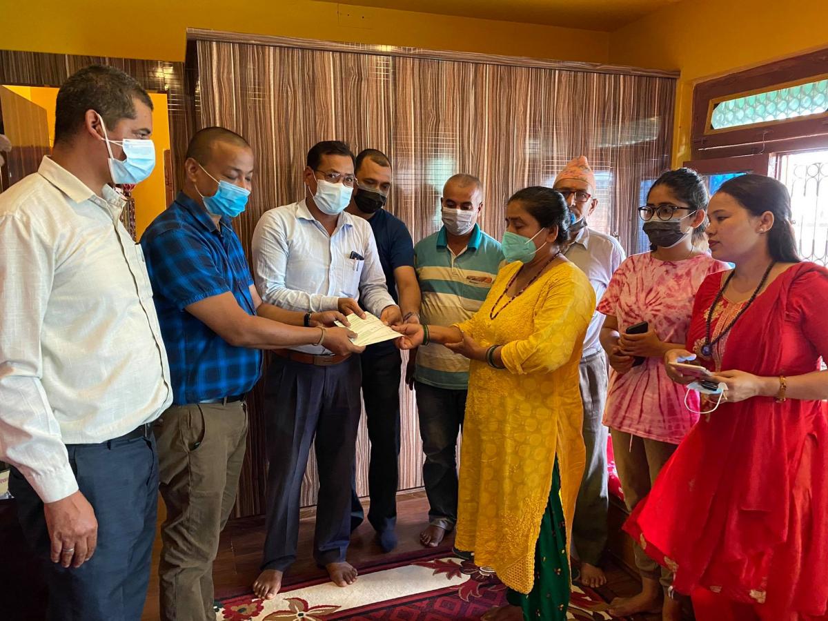 नेपाल लाइफद्धारा मृतकको परिवारलाई १ करोड २४ लाख रुपैंया मृत्यु दाबी भुक्तानी