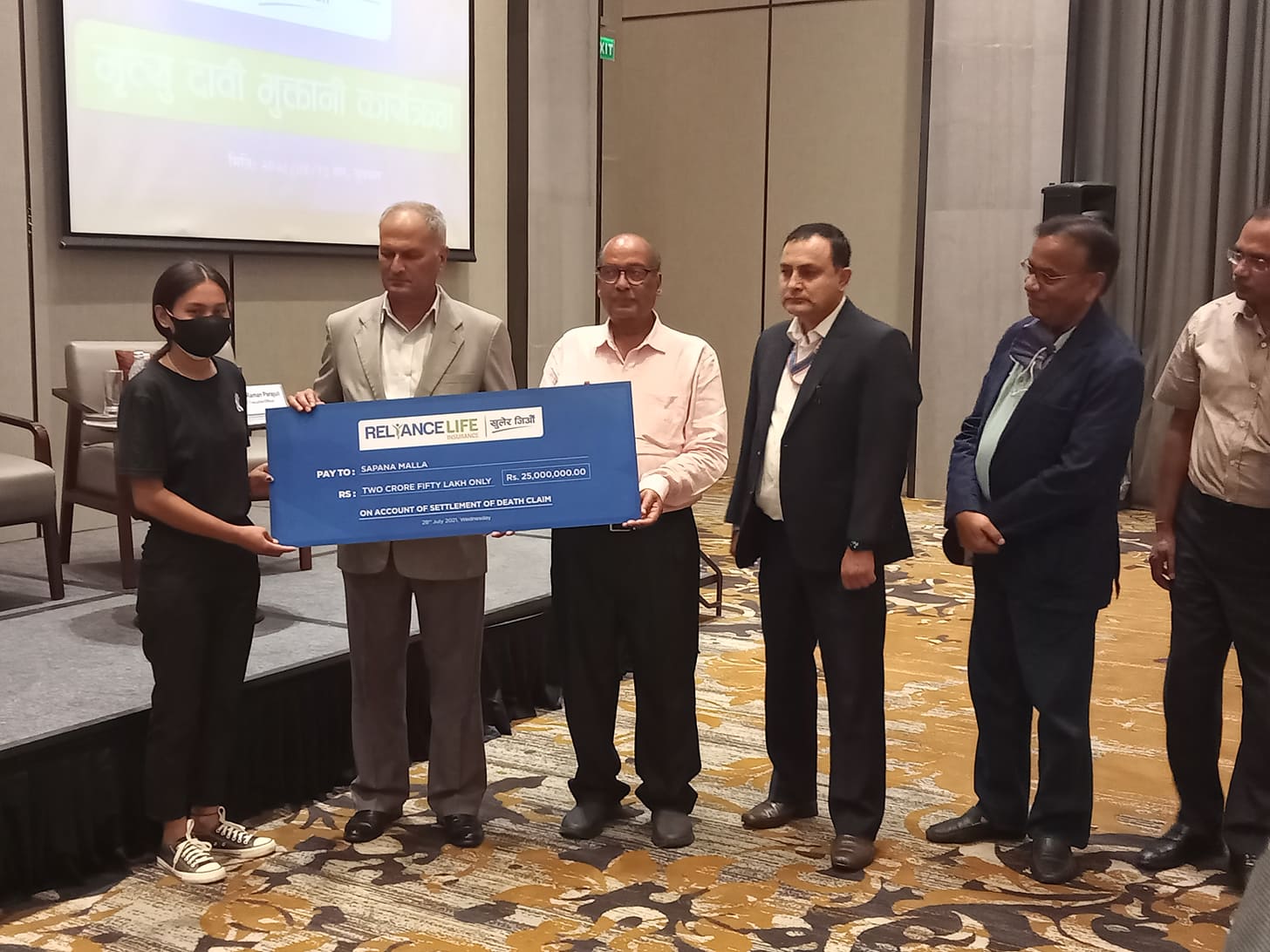 सर्जनको दाबी भुक्तानी कार्यक्रममा आफै पुगेका थिए समितिका अध्यक्ष सिलवाल