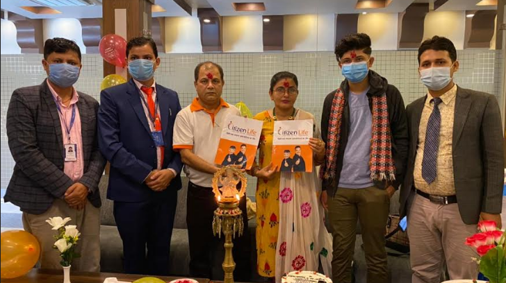 बैबाहिक बर्षगाँठमा पोखरेलका दम्पतिले खरिद गरे बीमा पोलिसी