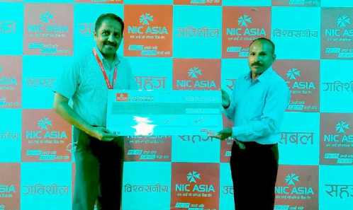 एनआईसी एशिया बैंकद्वारा घातक रोगको उपचार वापत १० लाख रुपैयाँ भुक्तानी