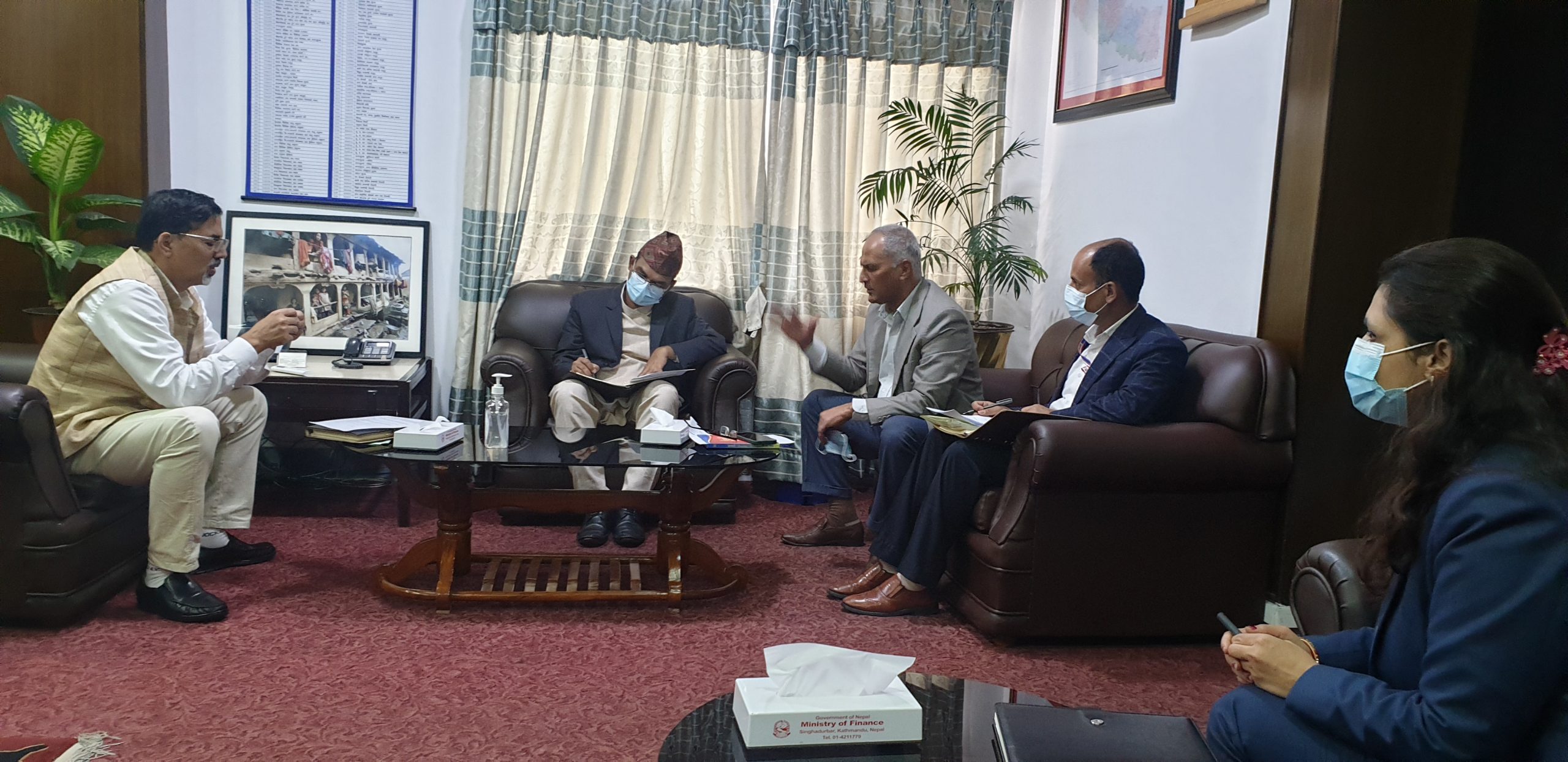 कोरोना बीमाको दाबी भुक्तानीका लागि उपयुक्त विकल्प पेश गर्न अर्थमन्त्रीको निर्देशन