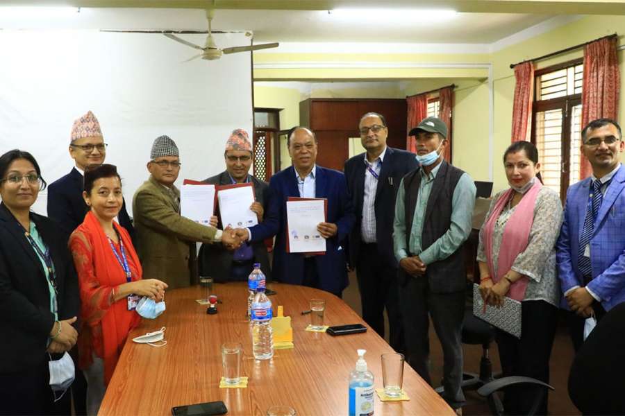 राष्ट्रिय वाणिज्य बैक, राष्ट्रिय युवा परिषद् र चैनपुर नगरपालिकाबीच सम्झौता