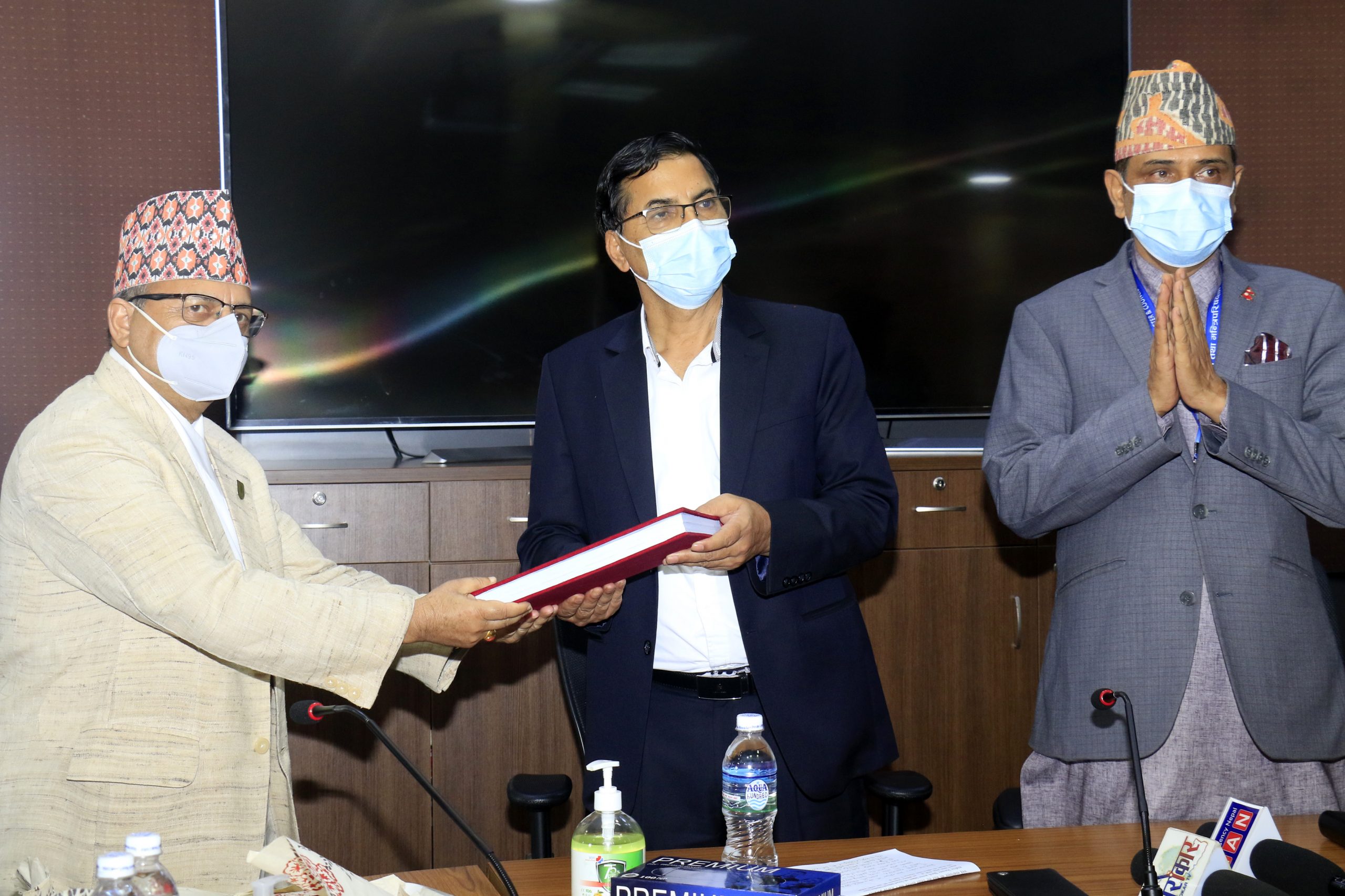 बोर्डका अध्यक्ष ढुङ्गानाले पदीय आचरण विपरित शेयर खरिद गरेको ठहर, सरकारले आवश्यक निर्णय गर्ने