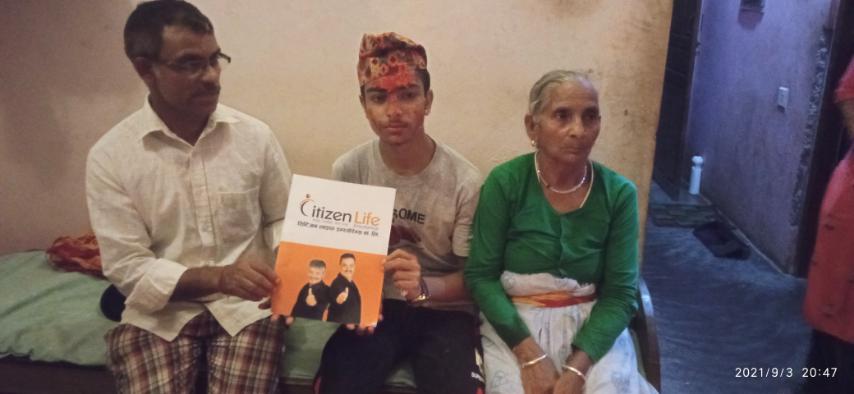 टिकारामले आफ्नो जन्म दिनमा पाए ५ लाखको बीमा पोलिसी उपहार