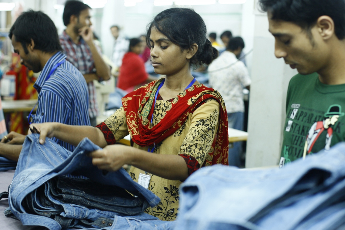 कमजोर सामाजिक सुरक्षाः बंगलादेशमा मजदुरको सामूहिक बीमा अनिवार्य गर्ने तयारी