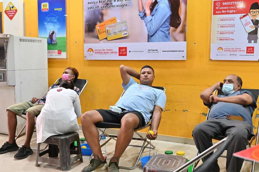 सनराइज बैंकद्धारा रक्तदान कार्यक्रम सम्पन्न