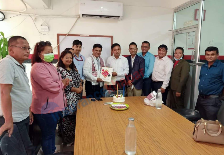 आफ्नो जन्मदिनमा सुनिलले पाए ५० लाखको बीमा पोलिसी उपहार