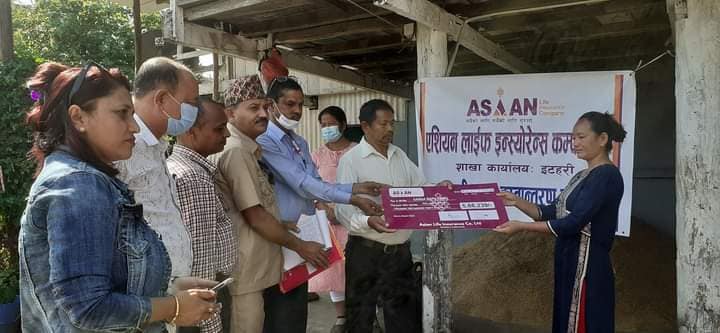 एशियन लाइफले दियो दुई मृतकको परिवारलाई दाबी वापतको रकम