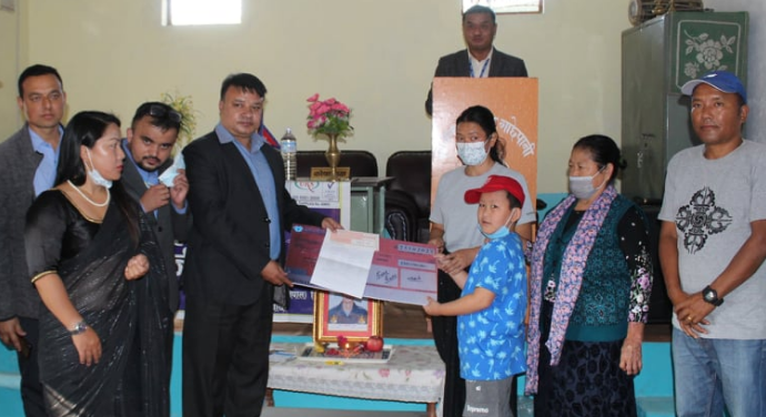 एलआइसी नेपालद्धारा २३ लाख १ हजार रुपैयाँ मृत्यु दाबी भुक्तानी