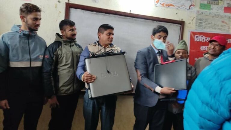 प्रभु बैंकको रातमाटे शाखाले गर्यो क्याम्पसलाई कम्प्युटर सहयोग