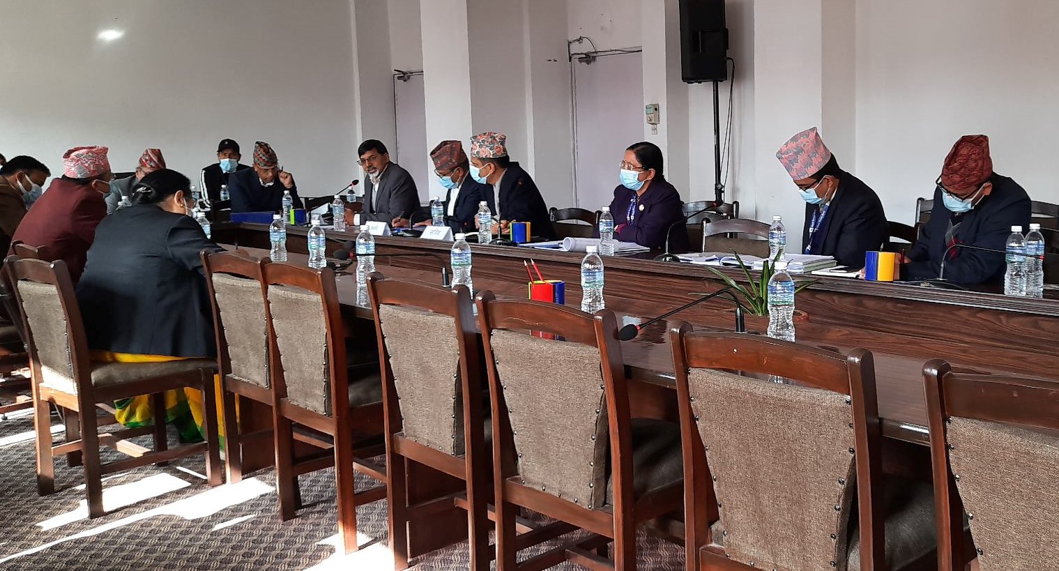 अर्थ समितिमा गभर्नरको जवाफ, आयातका लागि अर्बौ रुपैयाँ बाहिरिदा तरलता अभाव चुलियो