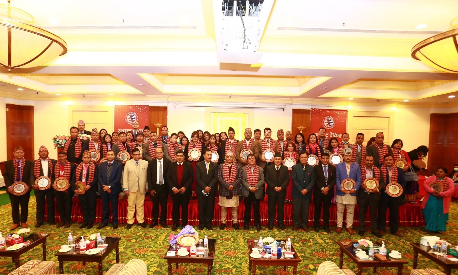 ग्लोबल आइएमई बैंक १६ औँ वर्षमा प्रवेश, अध्यक्ष ढकाल गभर्नरद्धारा सम्मानित