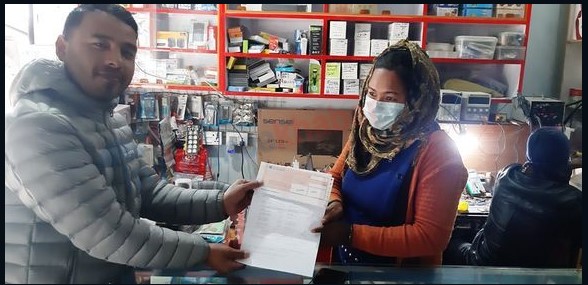 एलआइसी नेपालले दियो चौधरीको परिवारलाई १० लाख मुत्यु दाबी वापतको रकम