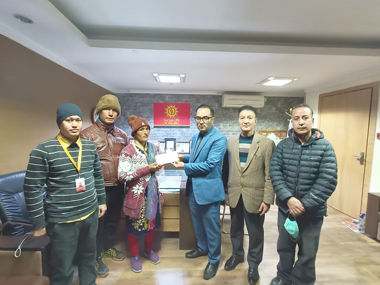 सूर्या लाइफद्वारा मृत्यु दावी भुक्तानी, मृतकको बहिनीले पाइन २० लाख ४८ हजार