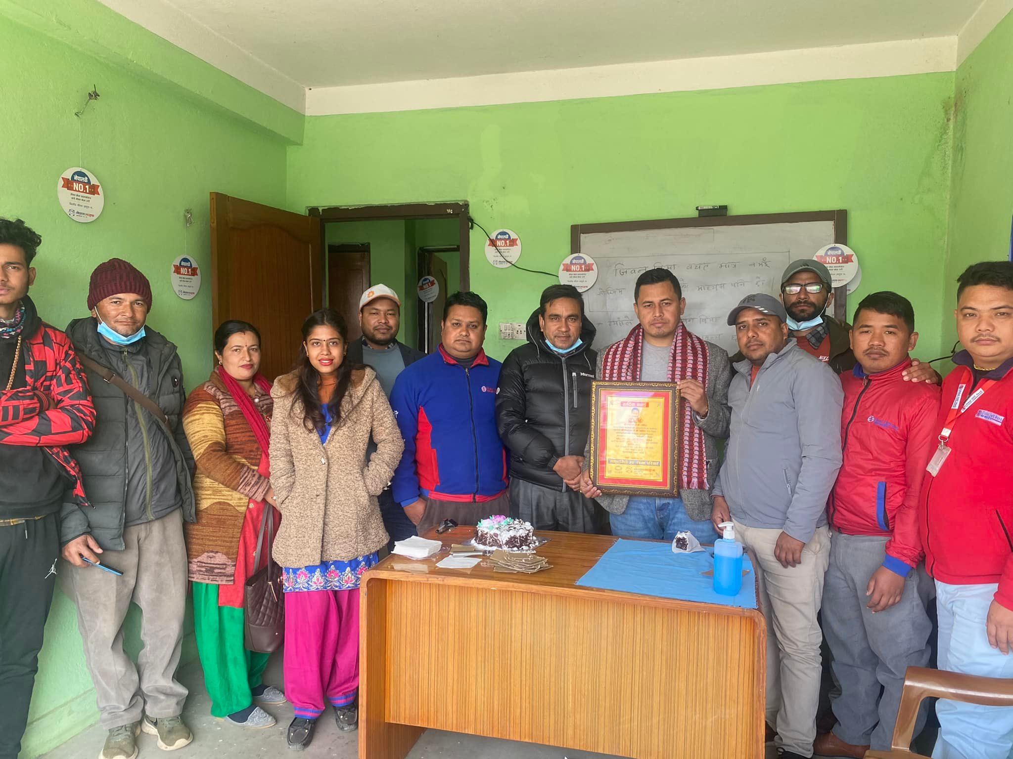 कोरोना महामारीमा अभिकर्ता बनेका बच्चुराम दुई वर्षमा दुई पटक एमडिआरटी, बनाए बैकल्पिक आम्दानीको स्रोत