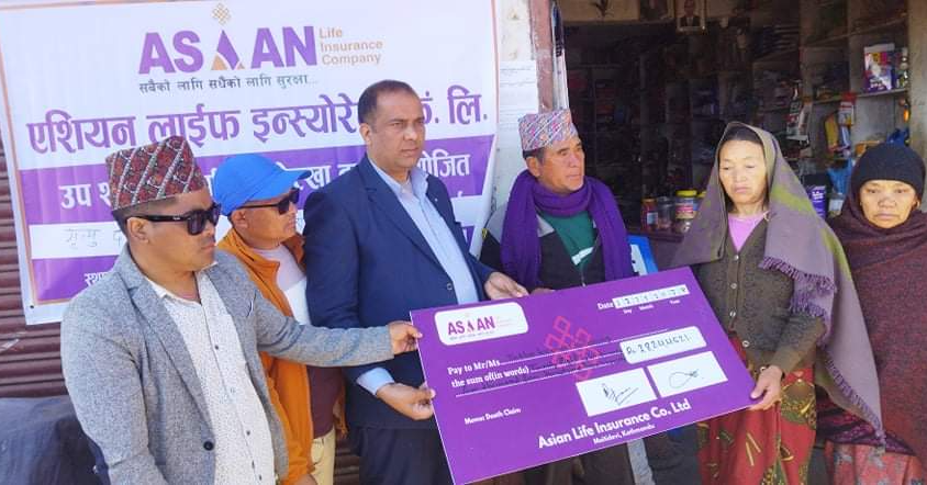 With increasing competition among life insurers, the size of ‘claim checks’ is also increasing.