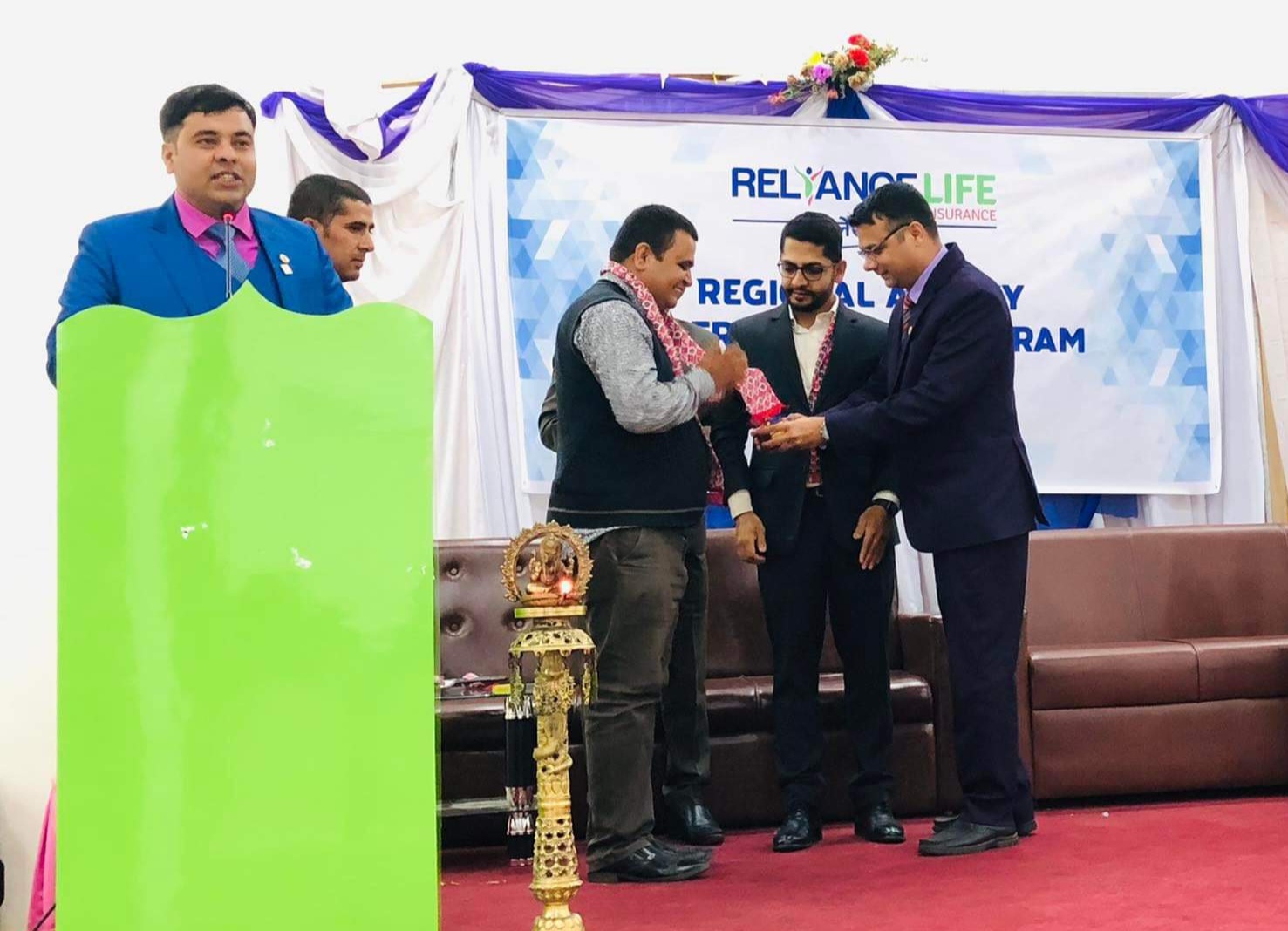 रिलायन्स लाइफको बीमा अभिमुखीकरण कार्यक्रम सम्पन्न, उत्कृष्ट अभिकर्तालाई सम्मान