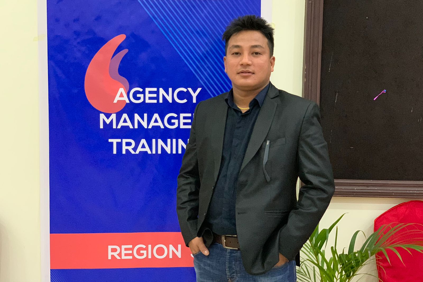 आफ्नै बीमा गर्न खोज्दा अभिकर्ता बनेका होटल व्यवसायी राईले लकडाउनलाई सदुपयोग गर्दा पाए ठुलो राहत