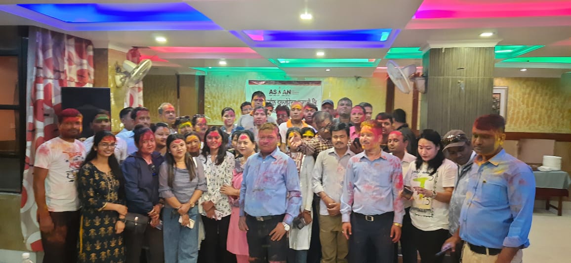 वीरगंजमा एशियन लाईफका अभिकर्ताको होली मिलन समारोह