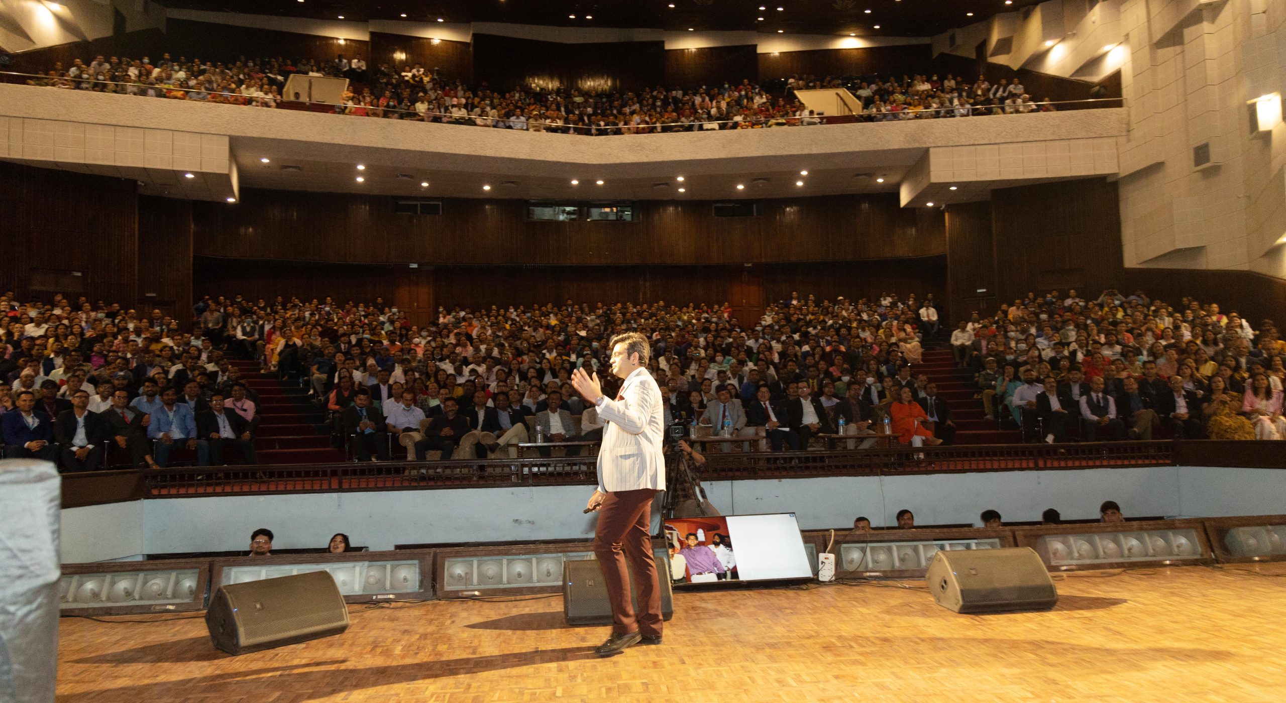 अन्तर्राष्ट्रिय प्रशिक्षक सोनु शर्माले दिए नेपाल लाइफका अभिकर्तालाई मोटिभेसनल तालिम