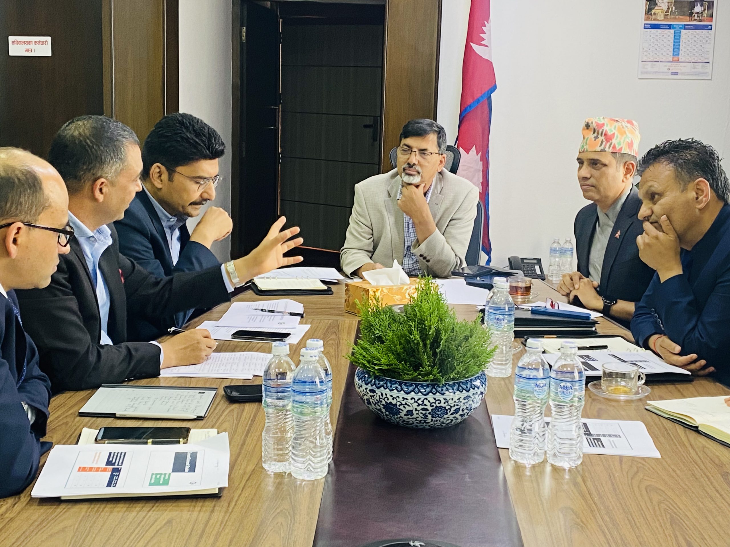 सिएनआई प्रतिनिधि र अर्थमन्त्रीबीच भेटः अर्थतन्त्रको समग्र अवस्थाबारे छलफल, श्रीलंकासँग नेपालको तुलनै नहुने ठहर