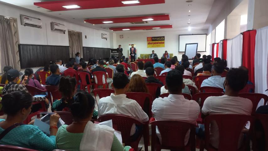 चितवनमा सूर्या लाइफको अभिकर्ता पुनर्ताजगी कार्यक्रम सम्पन्न