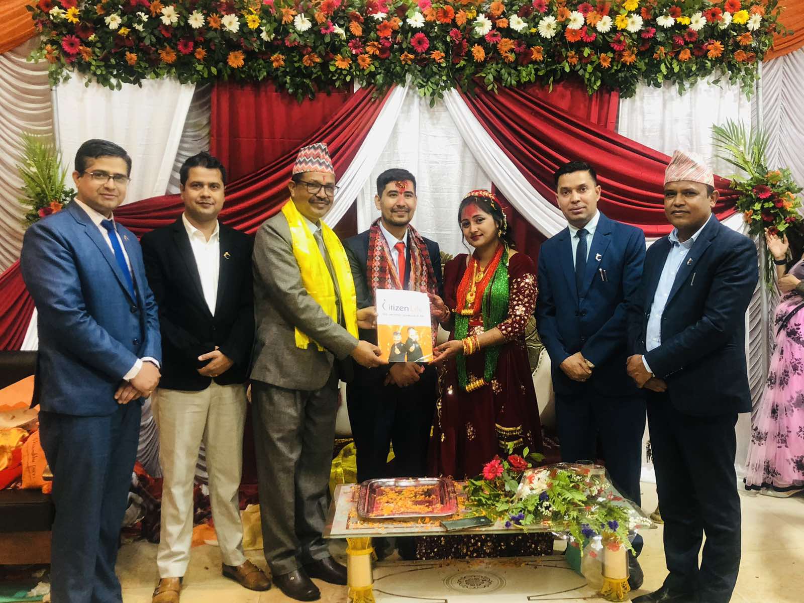 नव विवाहित बुहारीलाई ससुराले दिए १० लाखको बीमा पोलिसी उपहार