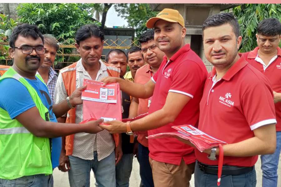 एनआइसी एशिया बैंकले विराटनगर शाखाबाट धेरै संख्यामा वितरण गर्यो क्यूआर कोड