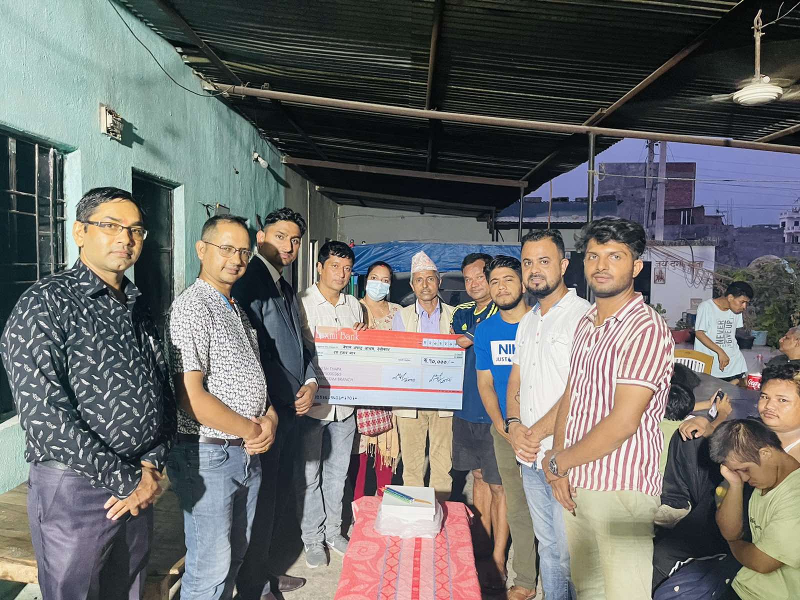 सिटिजन लाइफका थापाले जन्मदिनमा सहयोग गरे अपाङ्ग आश्रमलाई १० हजार