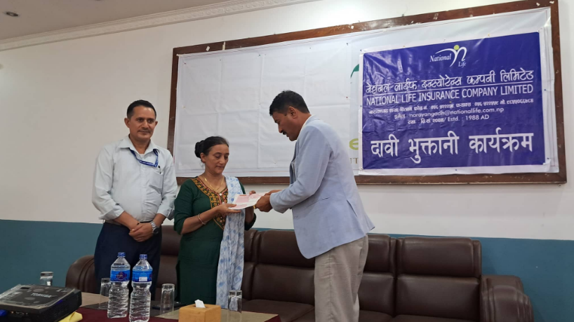 नेशनल लाइफद्धारा ७५ लाख ७ हजार रुपैयाँ मृत्यु दाबी भुक्तानी