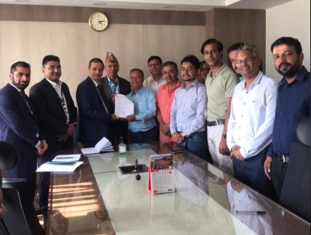 राष्ट्र बैंकलाई पुँजीबजार सुधार संघर्ष समितिले बुझायो १९ बुँदे ज्ञापनपत्र