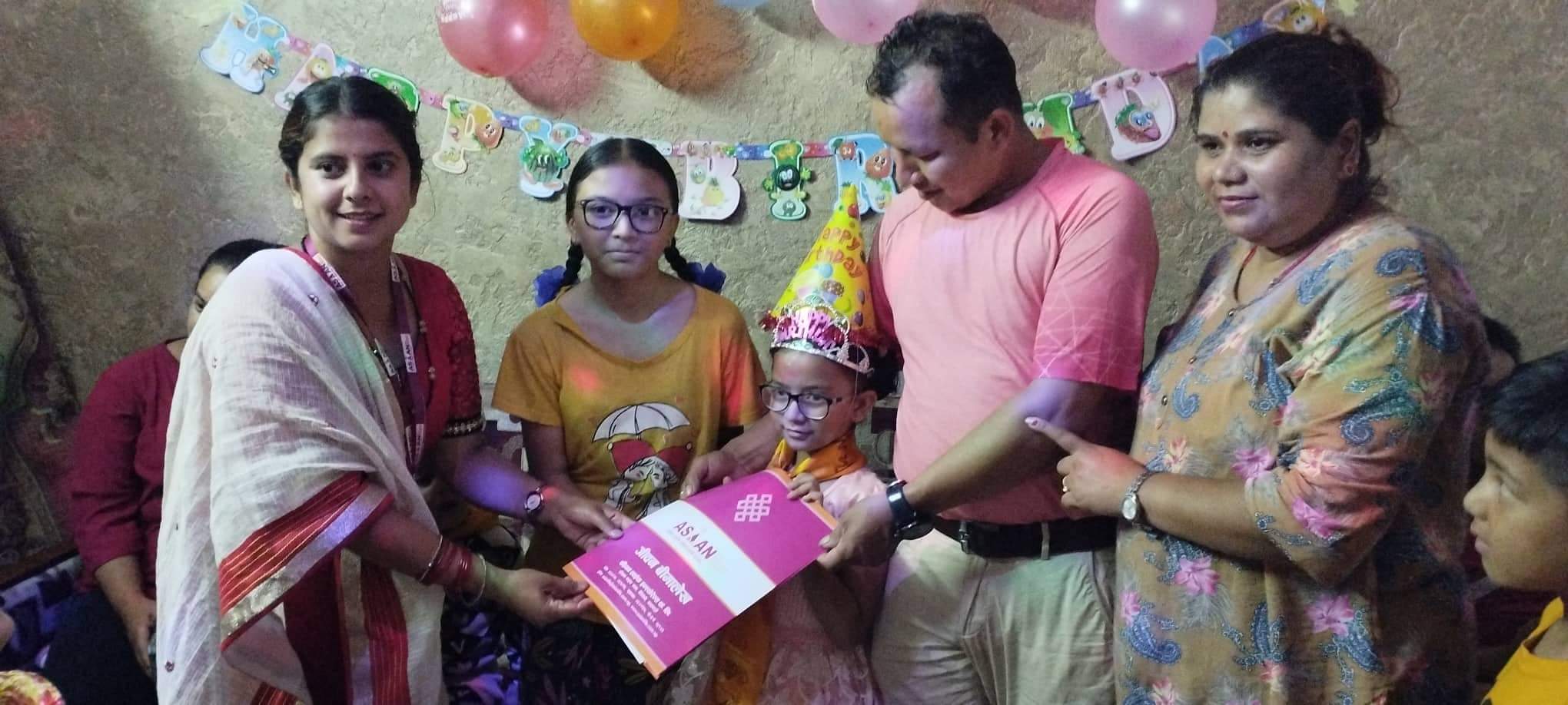 प्रकृतिले जन्मदिनमा पाइन् एशियन लाइफको बाल भविष्य पल्स बीमा योजना उपहार