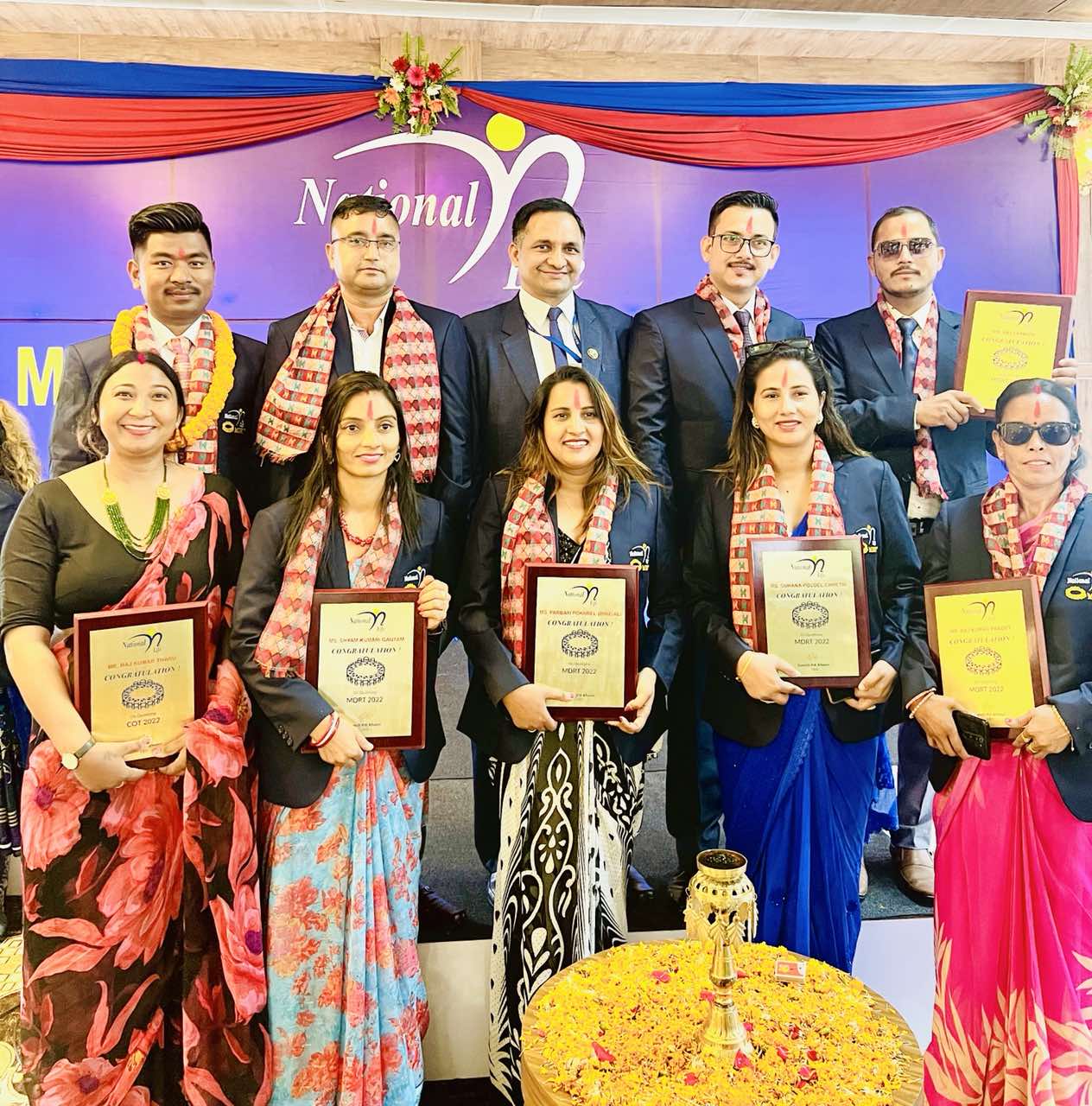 नेशनल लाइफद्धारा एमडीआरटी बन्न सफल अभिकर्तालाई सम्मान