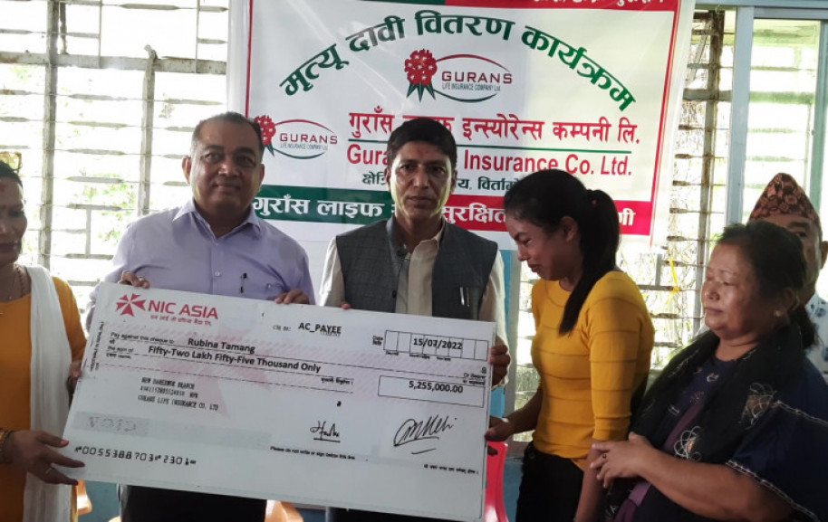 गुराँस लाइफद्धारा ५२ लाख ५५ हजार रुपैयाँ मृत्यु दाबी भुक्तानी