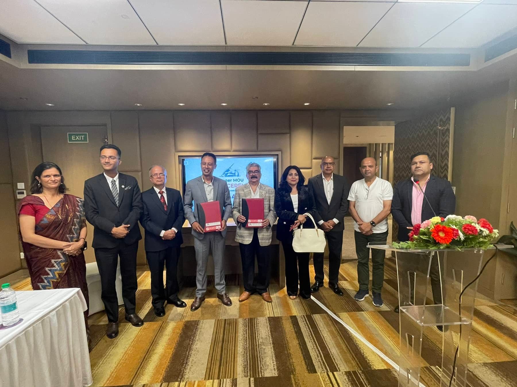 हेर्नुहोस् प्रभु लाइफ र महालक्ष्मी लाइफको मर्जर संझौताको फोटो फिचर