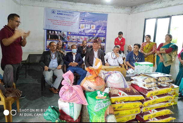 वार्षिकोत्सवको अवसरमा अजोड इन्स्योरेन्सको रक्तदान तथा बृद्धाश्रममा सहयोग