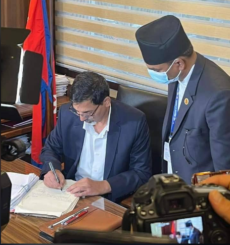 पुनर्बहालीपछि अर्थमन्त्री शर्माको पहिलो निर्णय, ५ लाख रुपैयाँको निक्षेप बीमा