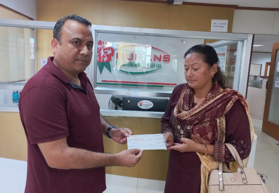 गुराँस लाइफद्धारा १३ लाख रुपैयाँ मृत्यु दावी भुक्तानी