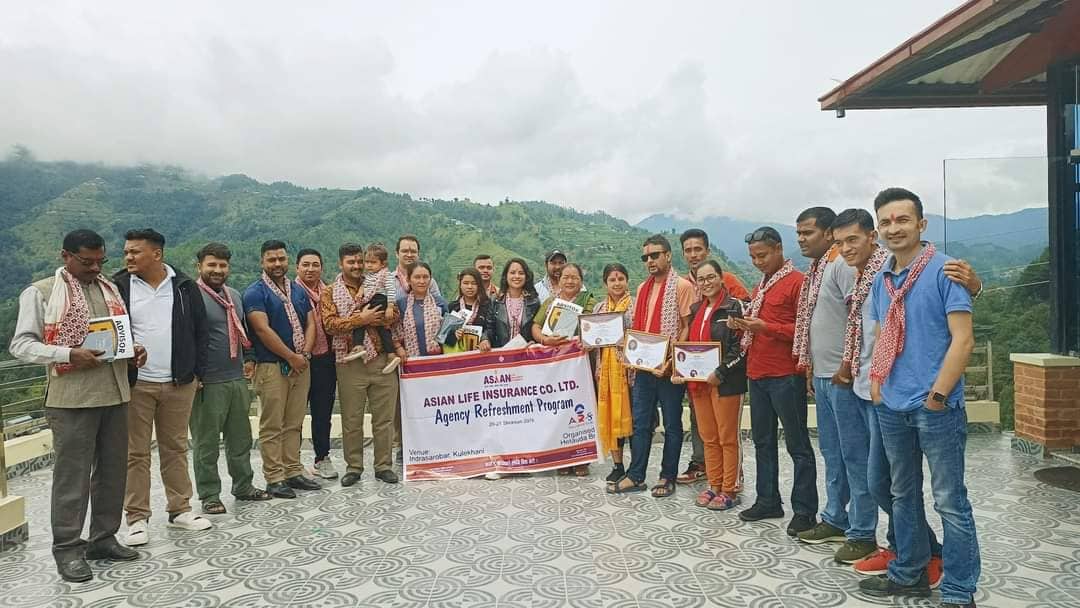 कुलेखानी यात्रामा बीमा एड्भाइजरको टोली