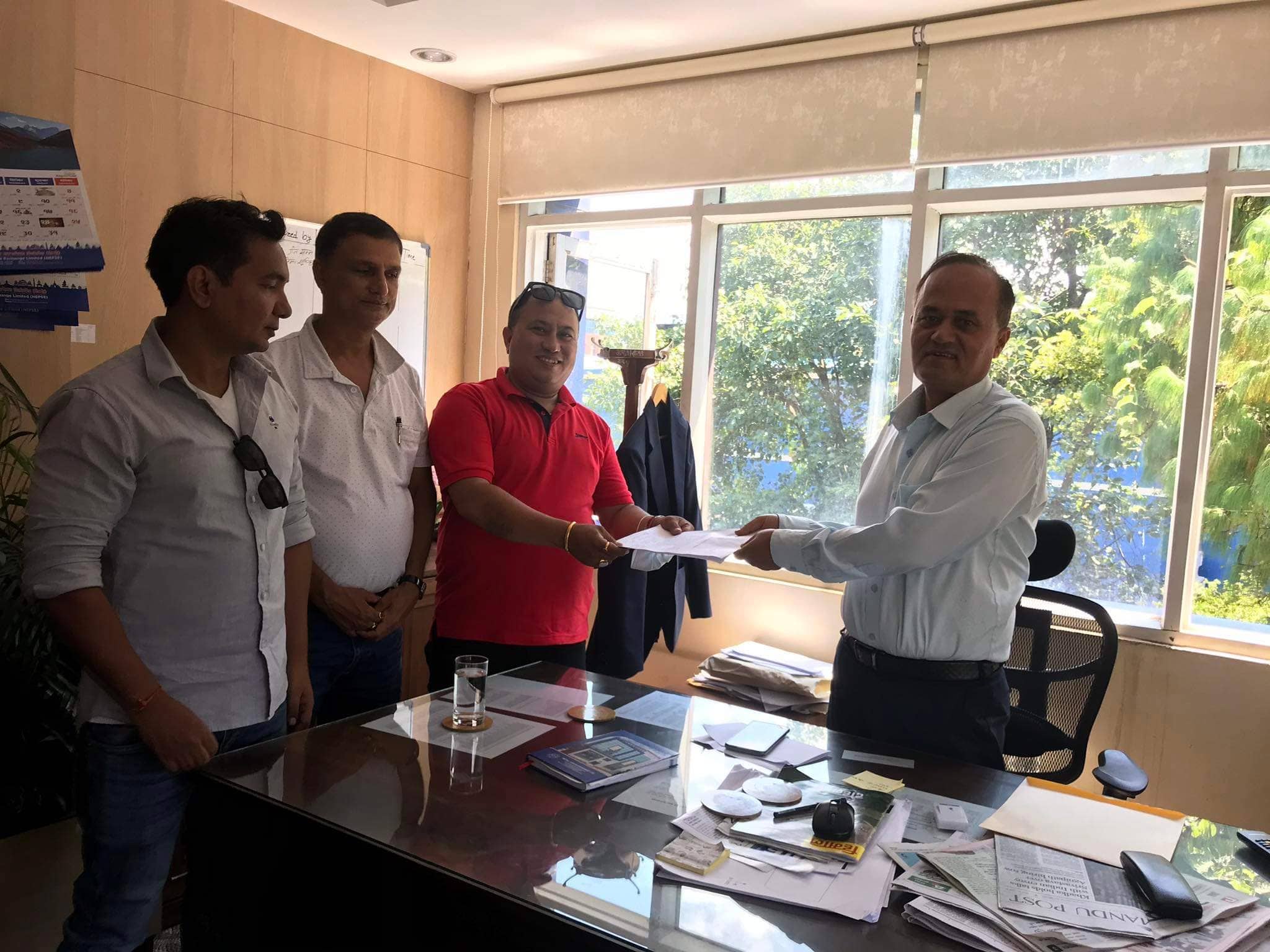 शुक्रवारको कारोबार बन्द गर्ने माग सहित लगानीकर्ताले संकलन गरे हस्ताक्षर