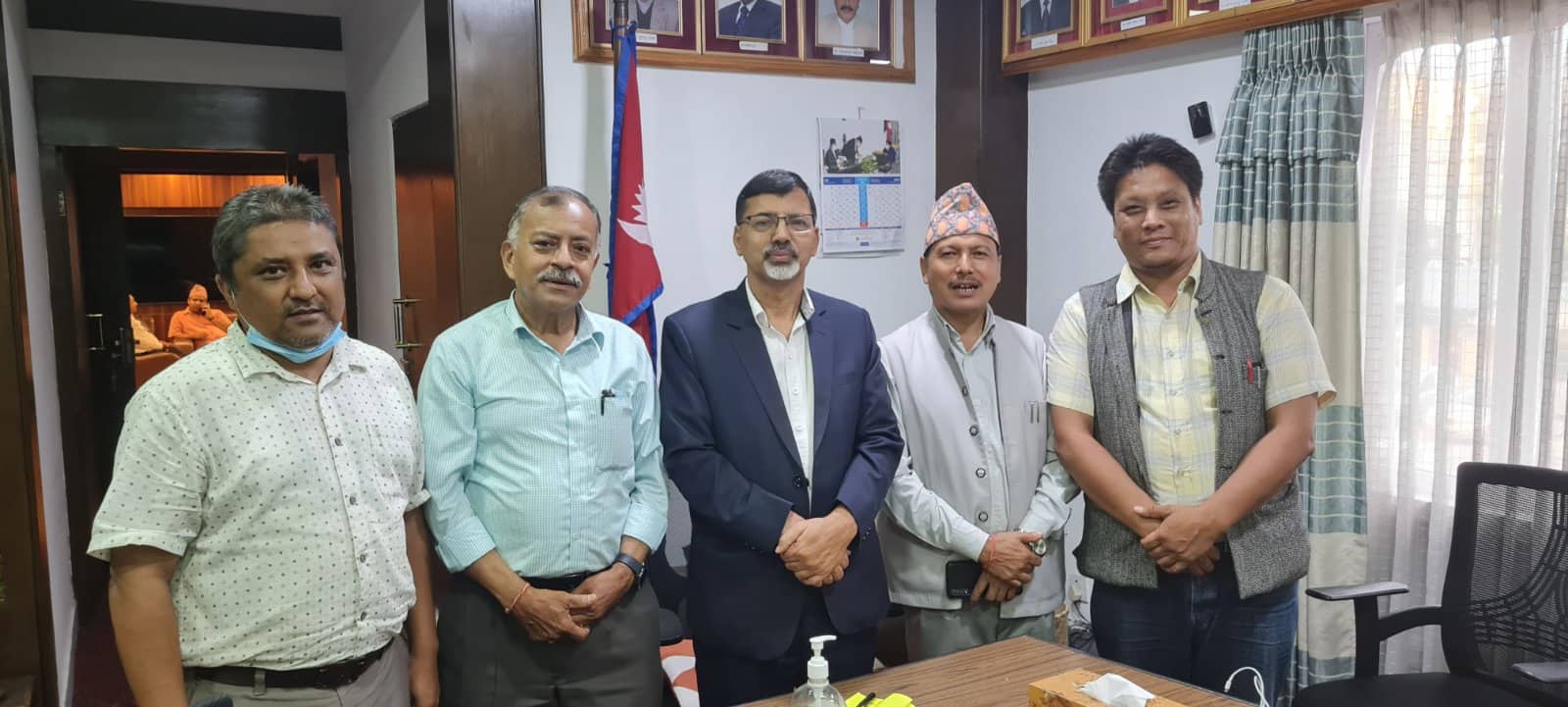 बीमा विद्येयकमा सर्भेयरलाई मध्यस्थकर्ताबाट हटाउन संघद्धारा अर्थमन्त्रीलाई आग्रह