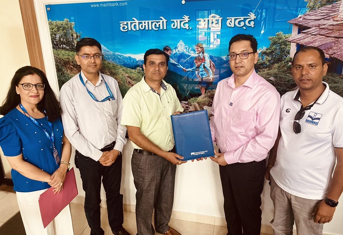 माछापुच्छ्रे बैंक र फ्री एजुकेशन कन्सल्टेन्सीज अर्गनाइजेशनलबीच सम्झौता