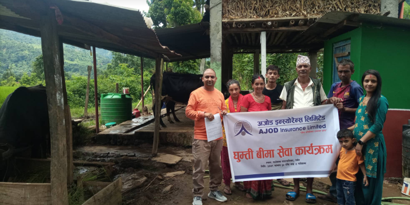 पर्वतको फलेवासमा अजोड इन्स्योरेन्सको घुम्ति बीमा सेवा कार्यक्रम शुभारम्भ