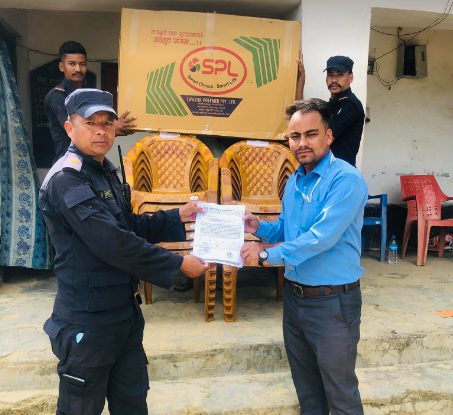 मेरो माइक्रोफाइनान्सले गर्यो सामाजिक उत्तरदायित्व अन्तरगत प्रहरी चौकीलाई फर्निचर सहयोग