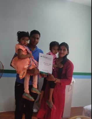 छोरीको जन्मदिनमा बुबाको उपहार : १० लाख रुपैयाँको बीमा पोलिसी