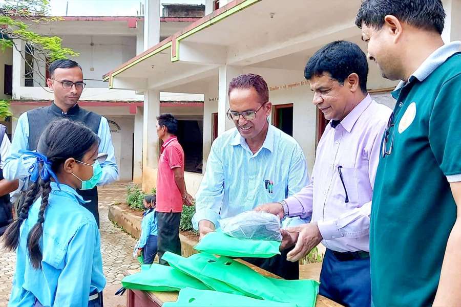 वार्षिकोत्सवको अवसरमा सबैको लघुवित्तद्धारा विद्यार्थीहरुलाई सहयोग