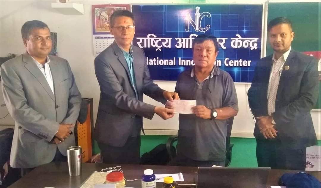 वार्षिकोत्सवको अवसरमा रिलायबल लाइफद्धारा आविष्कार केन्द्रलाई ५ लाख प्रदान